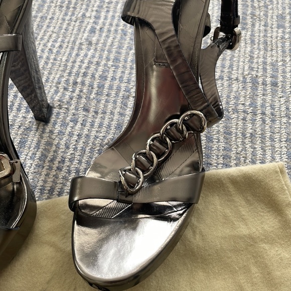 Burberry Womens Shoes - Picture 2 of 4